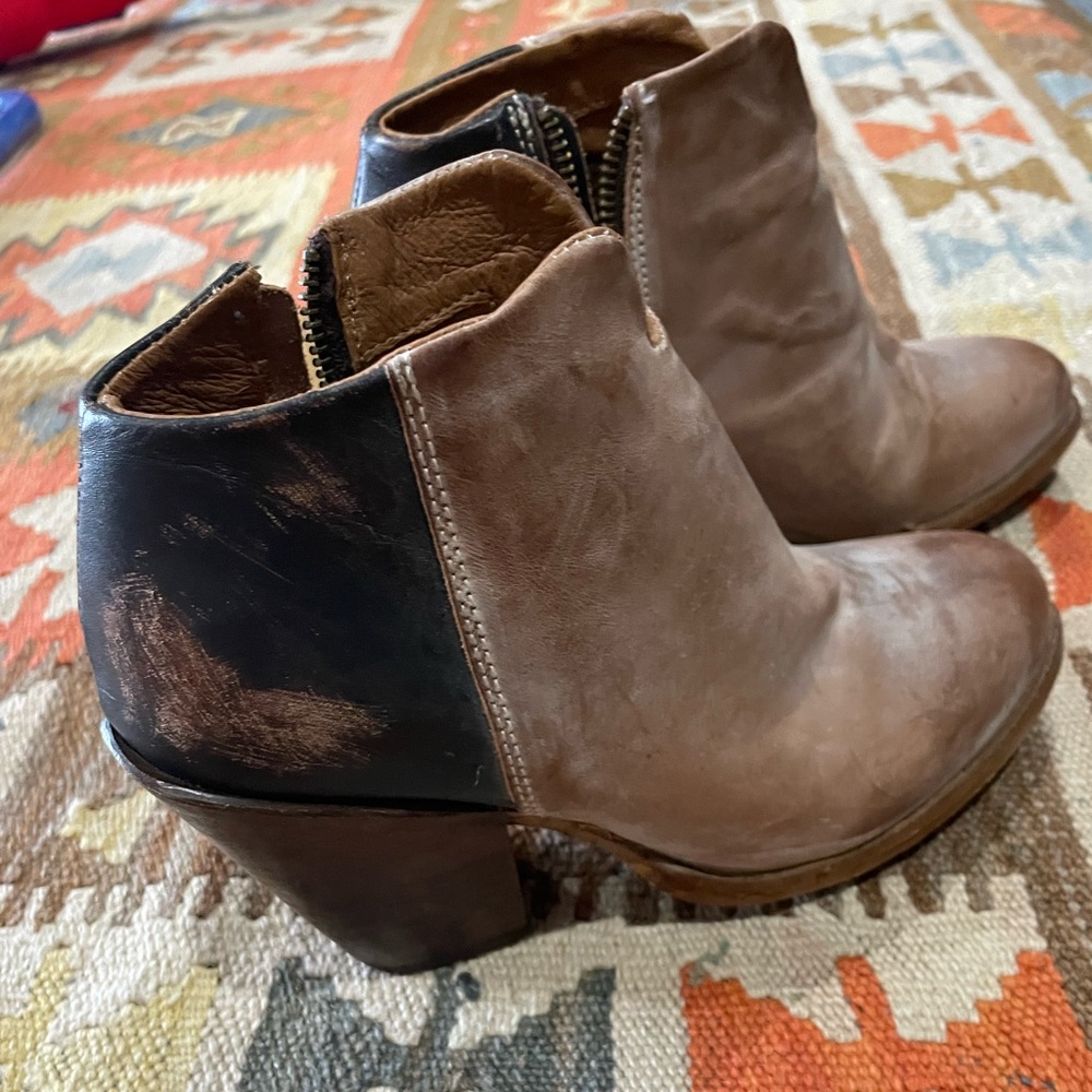 Like new Freebird booties size 7